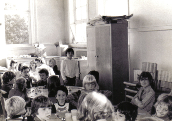 Fairburn School dining room, 1980. Far table: ?, Caron Chadwick, Kay Wright, Sarah Sunderland; Middle: Simon Briggs, Mark Hudson, Jason Bastow, Joanne Dobson; Near: Helen Easter, Gerald Swaby, Waen Shepherd, Paul Mattison, Darren Ridley, Aaron Ross